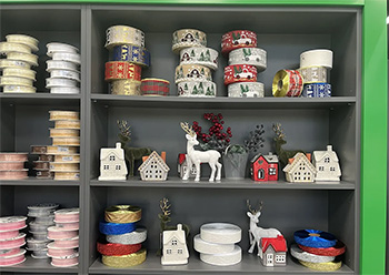 Новогодний декор для флористов в магазине Flora